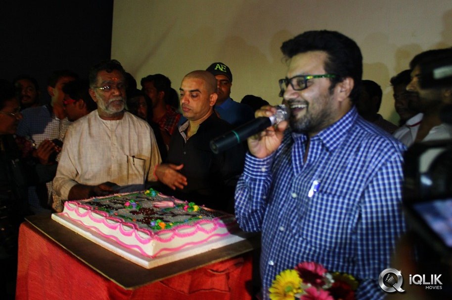 Yevadu-Movie-Success-Tour